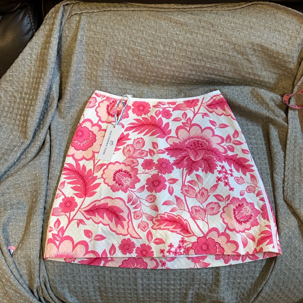 Southern Tide Reese Skirt in Island Floral size 6